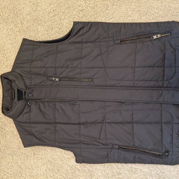 Banana Republic Men's Water-Resistant Quilted Vest - Picture 5 of 5
